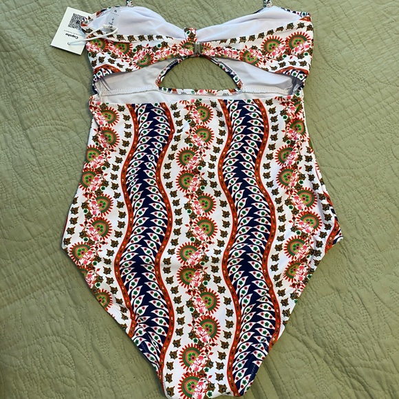 NWT Cupshe one piece halter cutout swimsuit - Picture 5 of 8